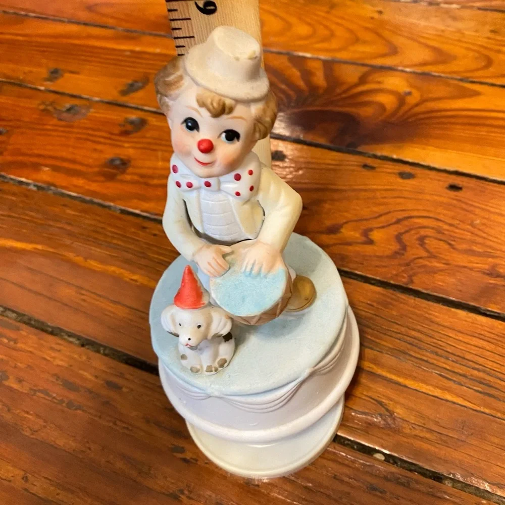 VT Artmark Rotating Clown w/ Dog Music Box 
